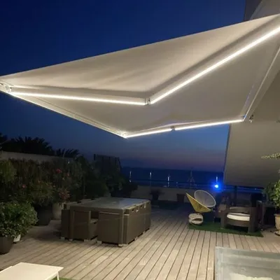 Motorized Outdoor Coffee Shop Sun Shades Retractable Awning with Light