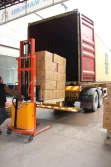 Makute loading container show