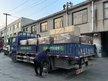 Loading containers