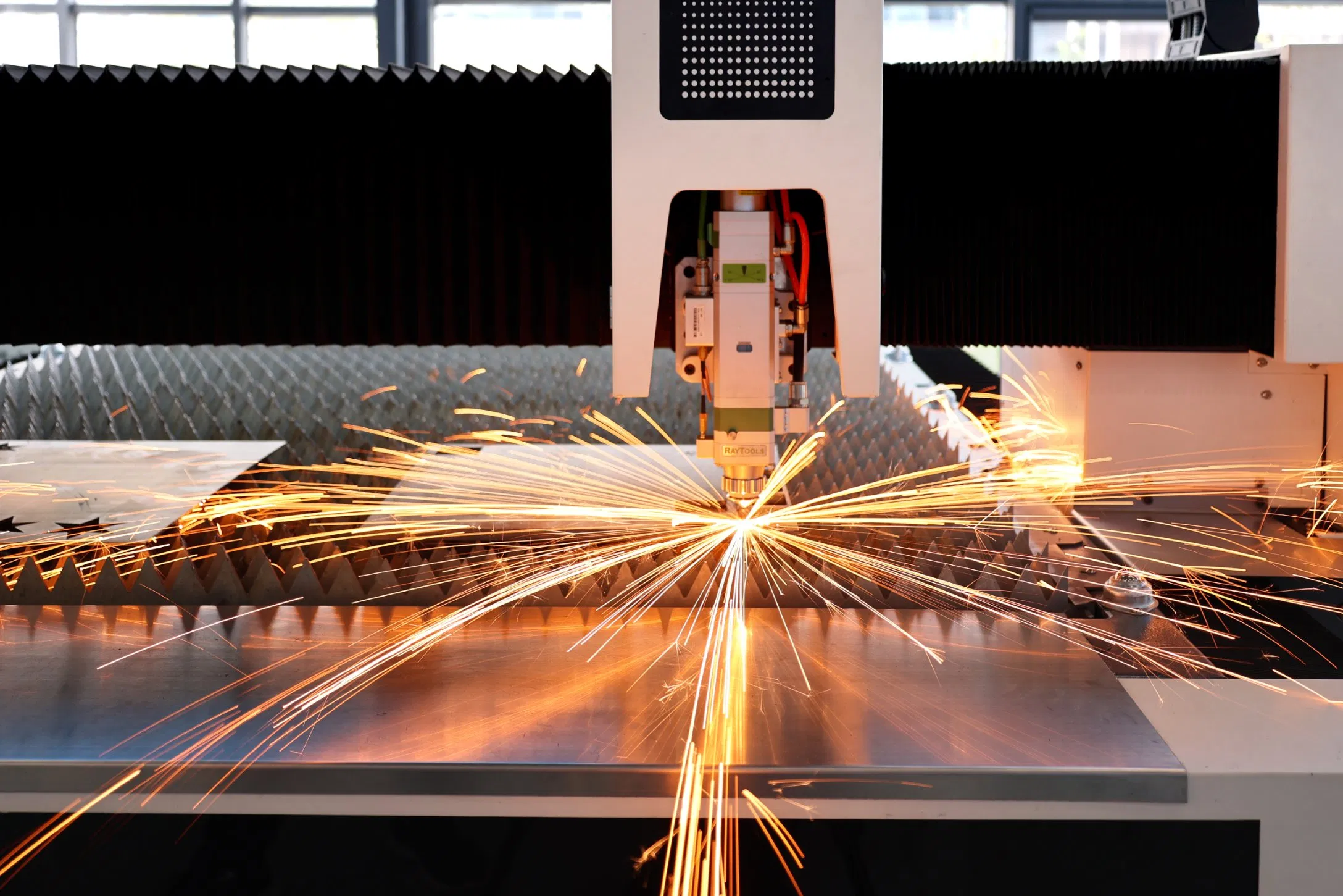 China Professional Maufacturer of Laser Sheet Metal Cutting Machine