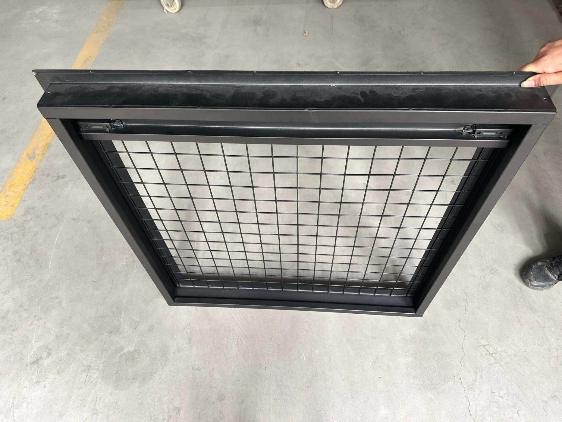 2025 New Style Low Price Container Window Steel Window with Mesh with Extend Plate
