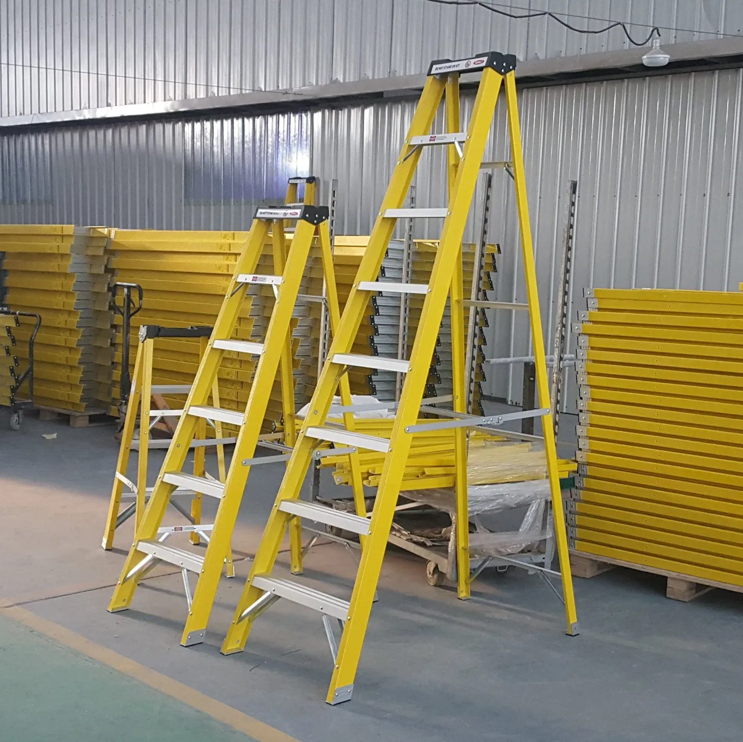 4FT FRP Lightweight Non-Conductive Ladder/ Safety Step Ladder