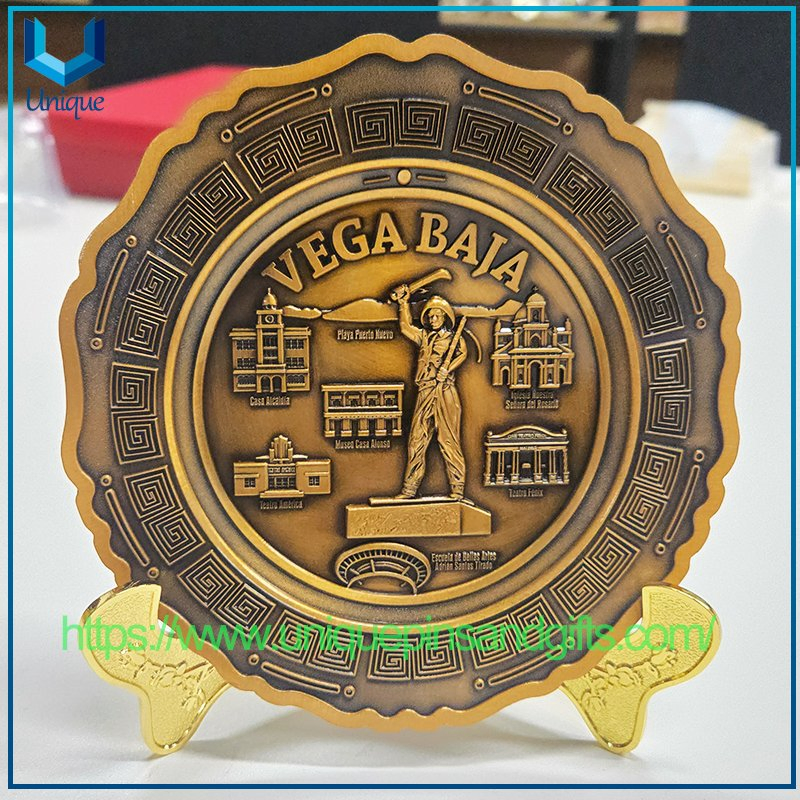 High Relief 3D Landmark Metal Commemorative Plate Custom City Tourism Souvenir Decor Plate with Gold Stand