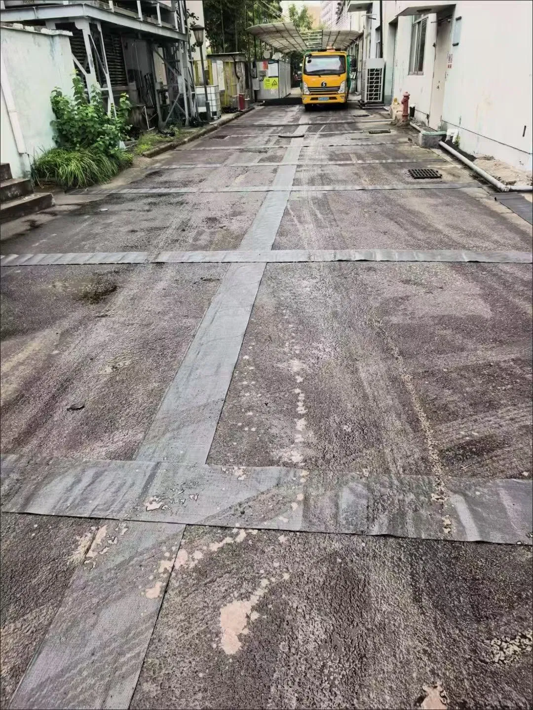Pavement defects - 20-degree Celsius cracking patch support customization