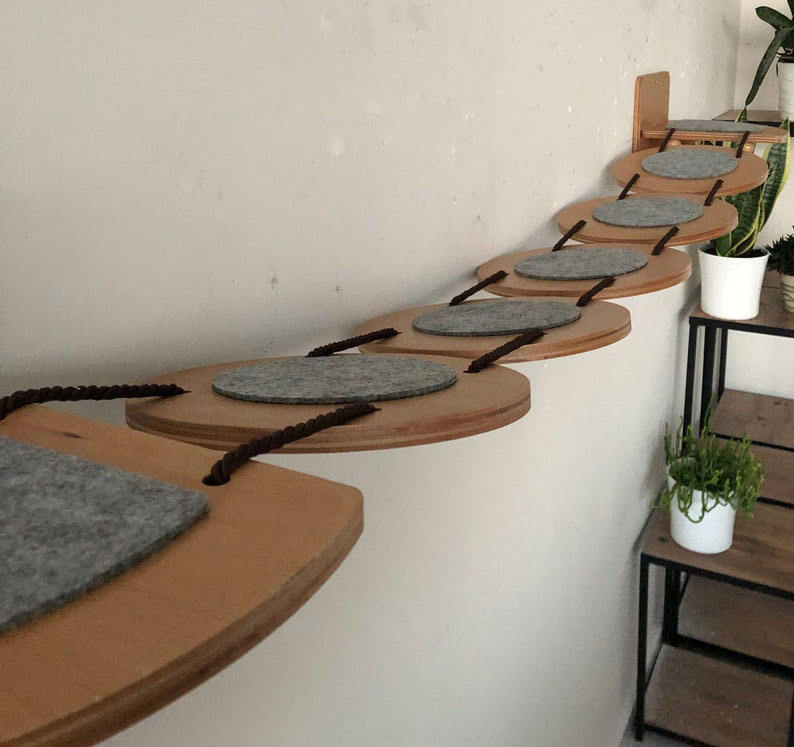 Fashionable Cat Bridge Wooden Pet Furniture Sustainable Cat Climbing Frame and Scratcher Sisal Material Cat Wallbed