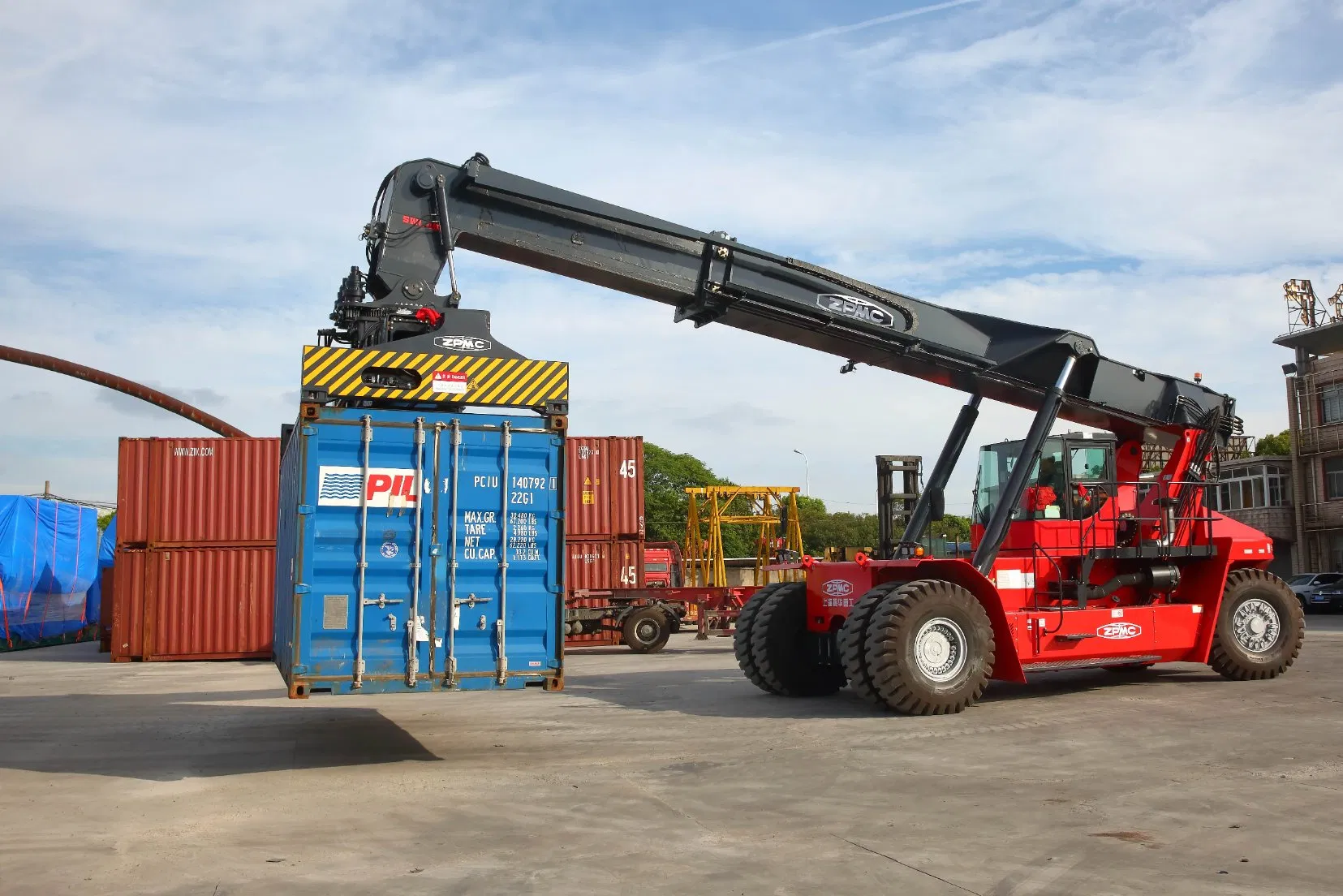 Equipped Cabin Air Conditioner 45 Ton Empty Container Reach Stacker for Container Loading