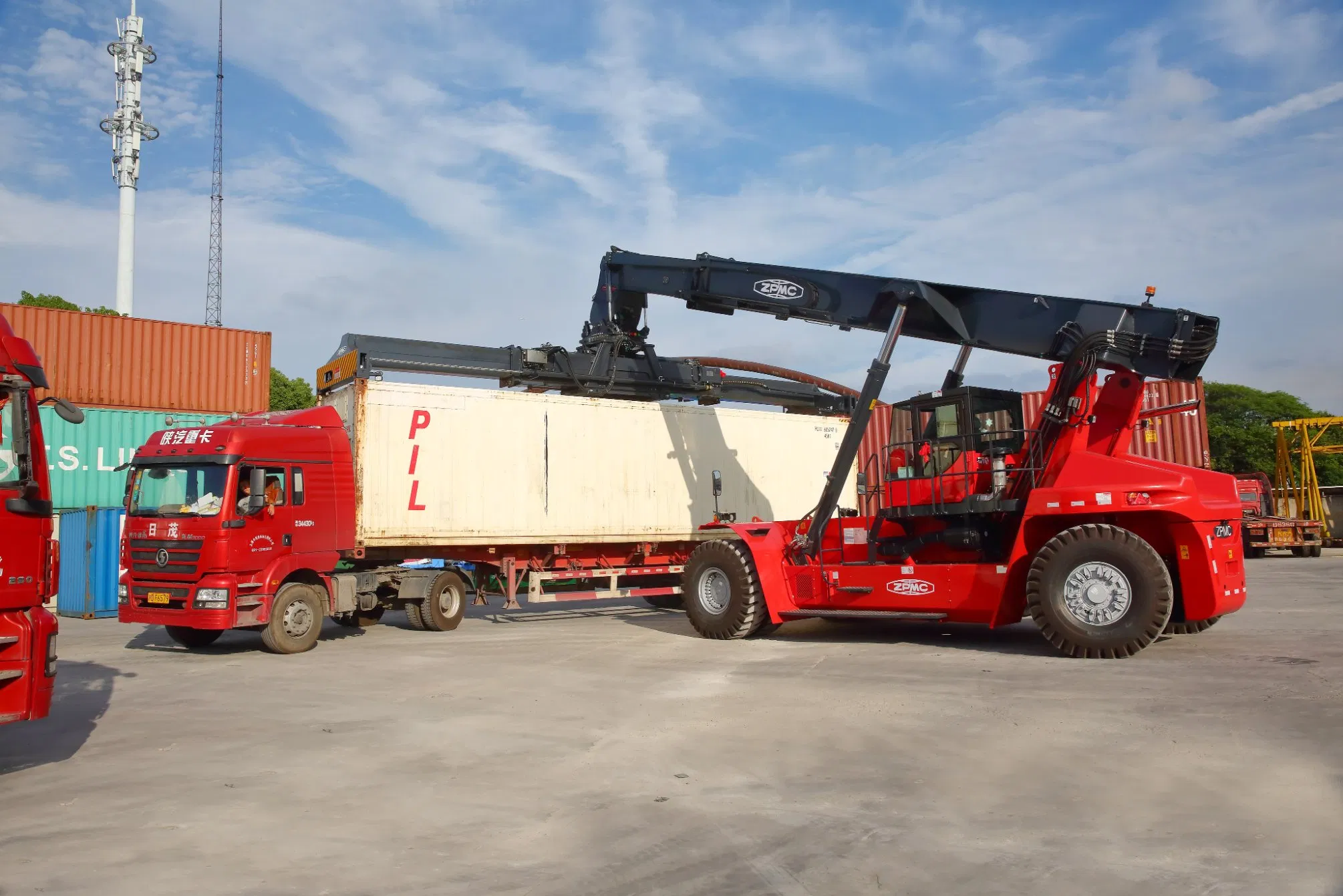 Zpmc Reachstacker Zhrs4531 Energy Saving Reach Stacker 45 Ton for Container Handling