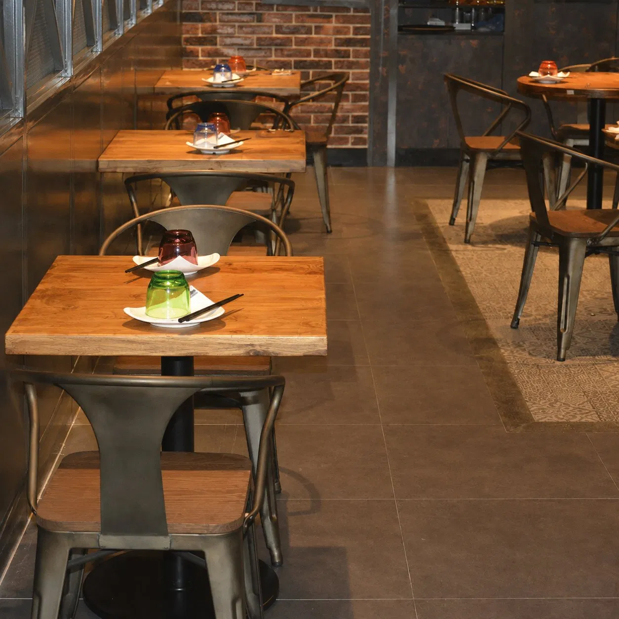 Industrial Style Dining Set Fast Food Restaurant Coffee Shop Metal Cafetable and Chair Furniture Set