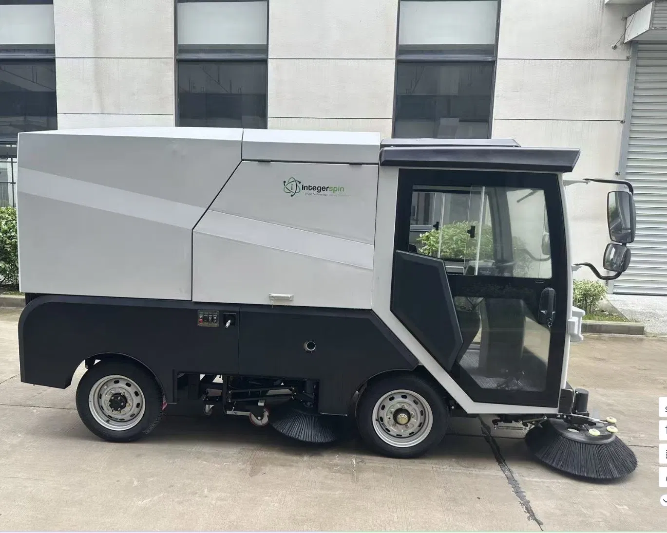 Low-Speed Electric Sweeper for University Campus and Scenic Spots