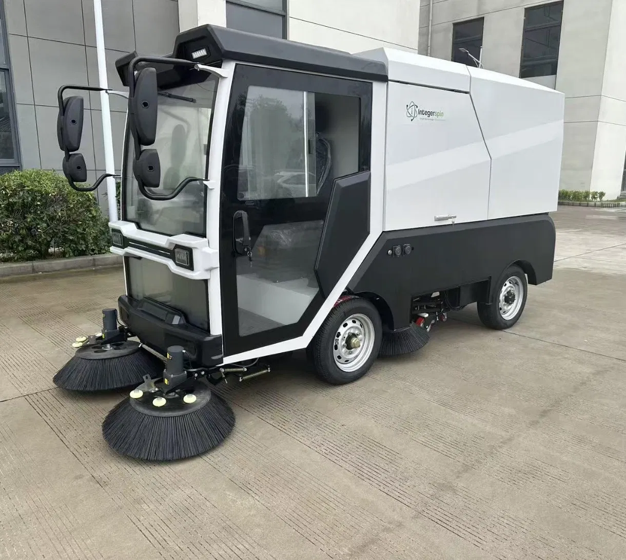 New Condition Four-Wheel Electric Automatic Ride-on Street Floor Sweeper Large-Capacity Municipal Cleaning Gear Motor