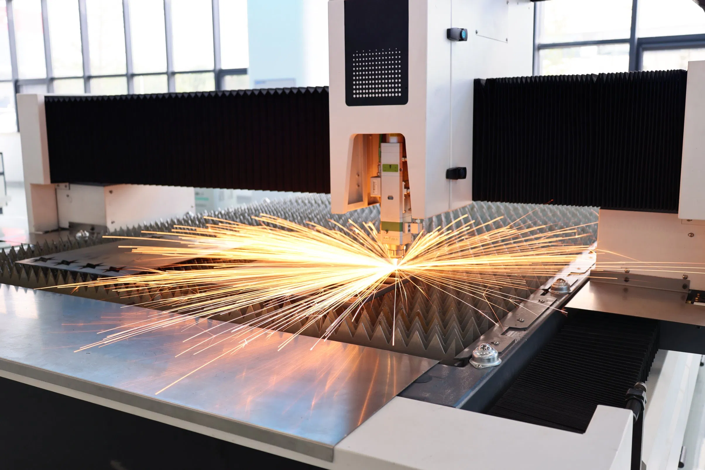 1.5kw Fiber Laser Cutting Machine Steel Metal for Stainless Aluminum