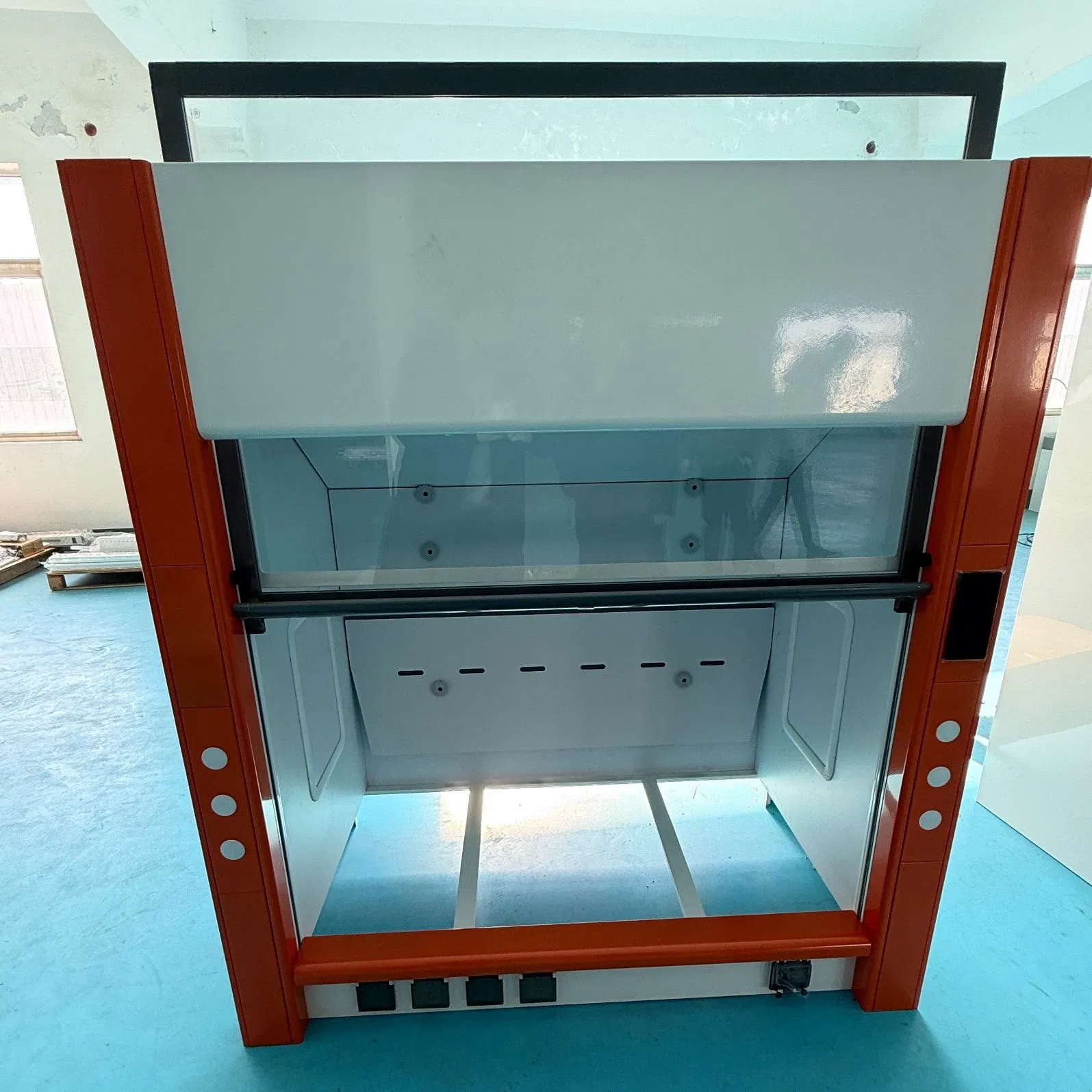 Integrated Fume Hood with Intelligent Air Volume Control