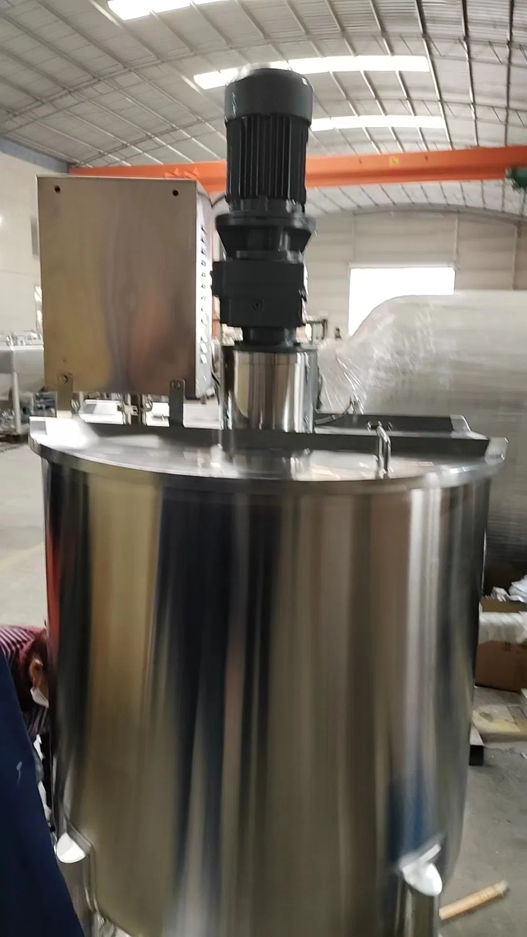 Durable Stainless Steel Mixing Tank with Adjustable Agitator