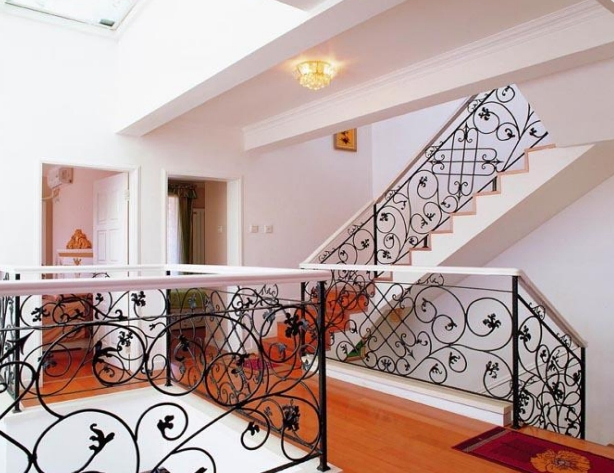 European Style Hand-Forged Iron Rotating Stair Guardrail Indoor Outdoor Balcony Railing for Villas Manufactured Premium Company