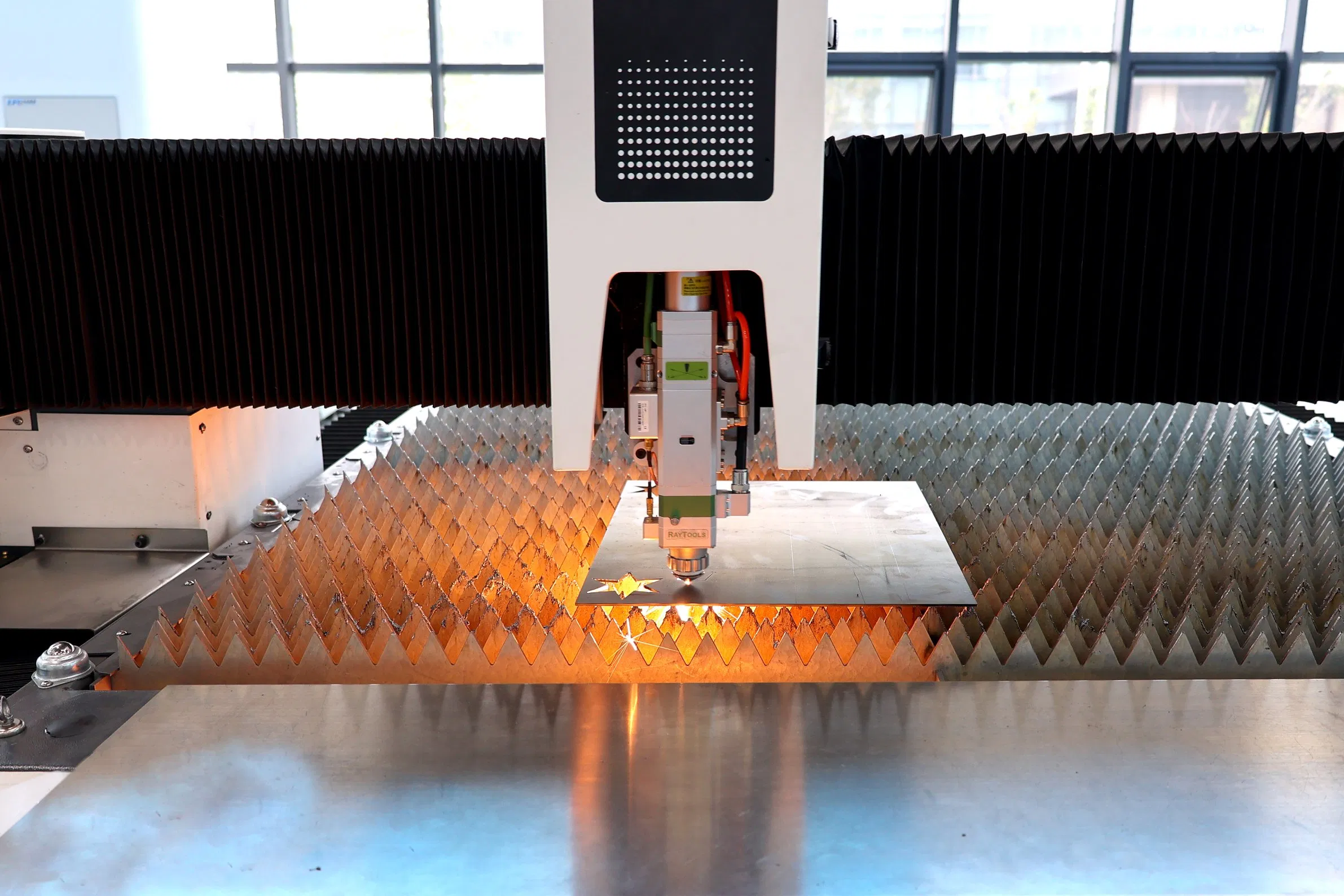1500W 3015 Fiber Laser Cutting Machine for Cutting Metal