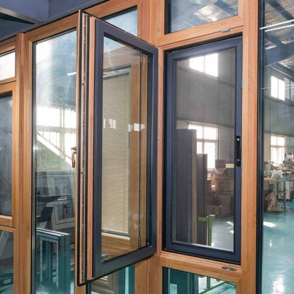 Aluminum Clad Wood Double Glazed Window with Insect Screen for Home