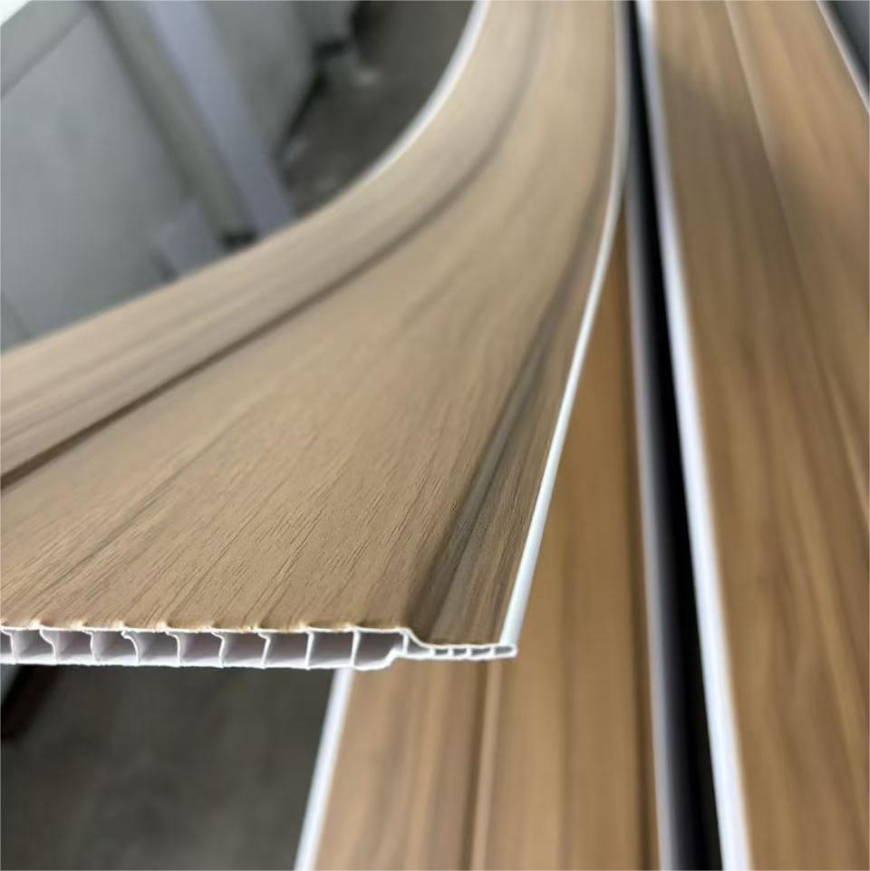 Loseta Plafon PVC Sheet Lamina Panel De Techo Waterproof Plastic PVC Ceiling Tiles Ceiling Board for Peru Bolivia Brazil Chile Market