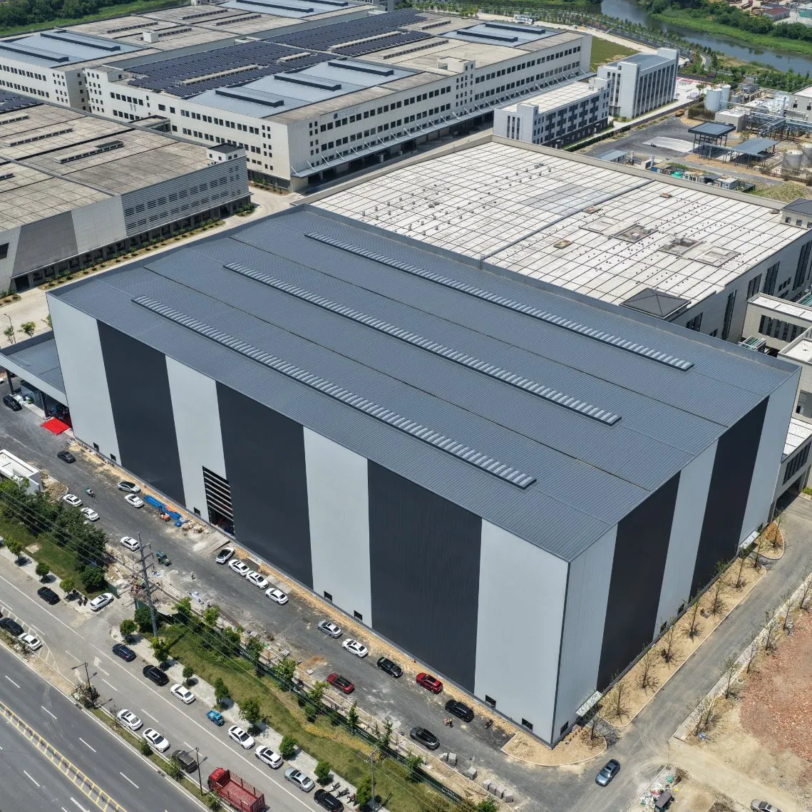 125m X 70m Metal Building Material Kits Prefabricated Middle Size Light Weight Steel Structure Warehouse Equipped with Ventilation Systems