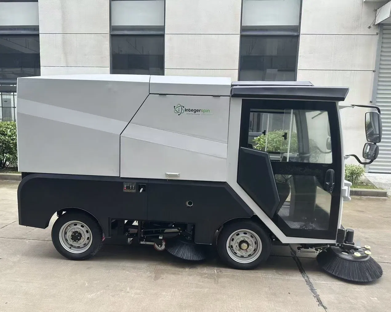 Small Electric Commercial Street Road Washing Sweeper Truck for Narrow Streets